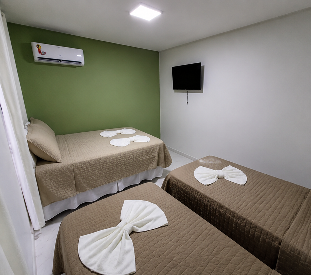 Categoria Superior — Superior (1 cama casal + 2 solteiros)